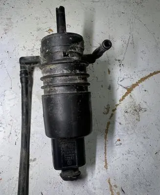 Audi A6 S6 C5 4B Windscreen/windshield washer pump 1J0973722