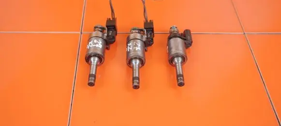 Ford Focus Fuel injector DM5G9F593AA M2DA