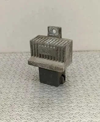Mitsubishi Pajero Glow plug pre-heat relay 7700115078