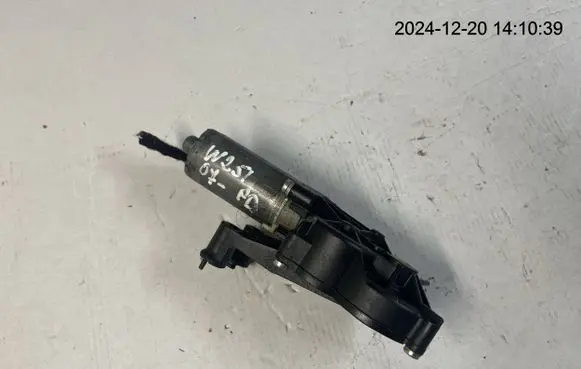 Mercedes-Benz R W251 Seat adjustment motor 0390203213