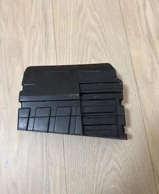 Opel Grandland X Fuse box cover 9672188380