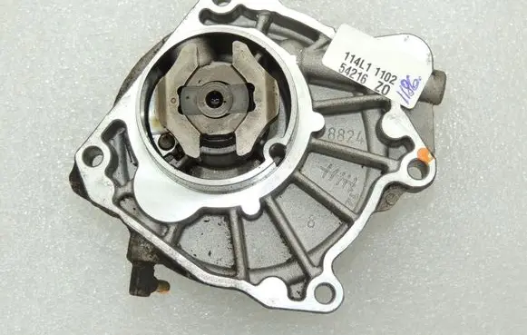 Opel Zafira C Vacuum pump 55488984