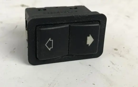 BMW 5 E39 Electric window control switch 8368974