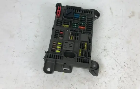 BMW X5 E70 Fuse module 693168704 518954021A 06110893168704