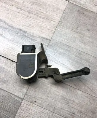 Headlight/headlamp level sensor