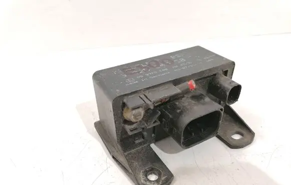 Mercedes-Benz A W168 Glow plug pre-heat relay 0255452832 899075000