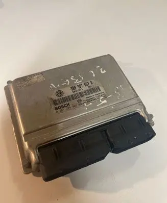 Volkswagen PASSAT B5.5 Engine control unit/module 3B0907557R 1039S00000 0261208003