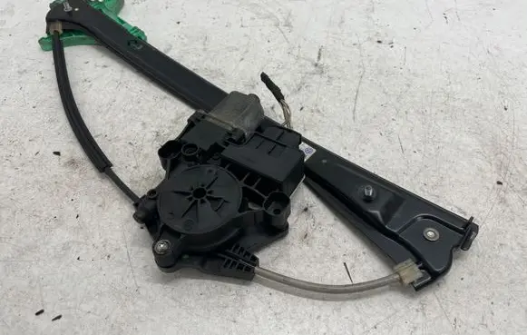 Volkswagen Tiguan Rear door window regulator with motor 5NA839462C