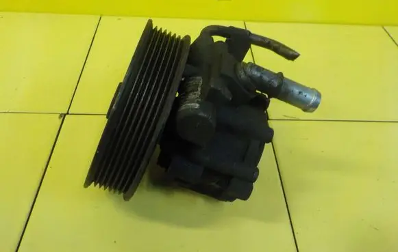 Opel Vivaro Power steering pump 8SP31