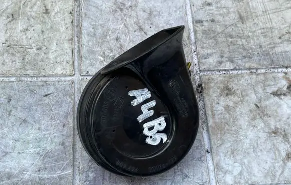Audi A4 S4 B6 8E 8H Horn signal