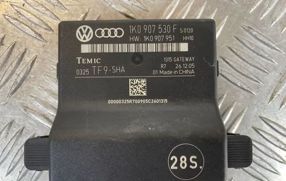 Skoda Octavia Mk2 (1Z) Gateway control module 1K0907530F 0325 1K0907951