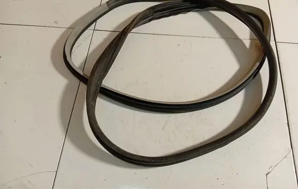 Opel Astra H Rubber seal front coupe door 