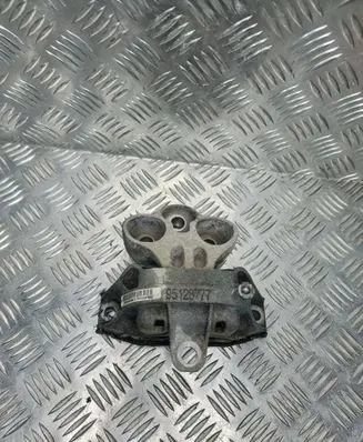 Opel Mokka Engine mount bracket 95128777