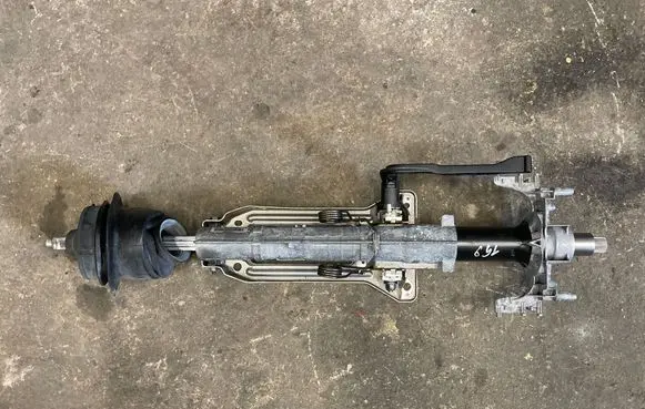 BMW 1 E81 E87 Steering wheel axle 32306770886 6770886 831401017515