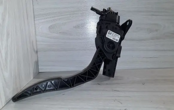 Ford Fiesta Accelerator throttle pedal 6PV00951700 8V219F836AA