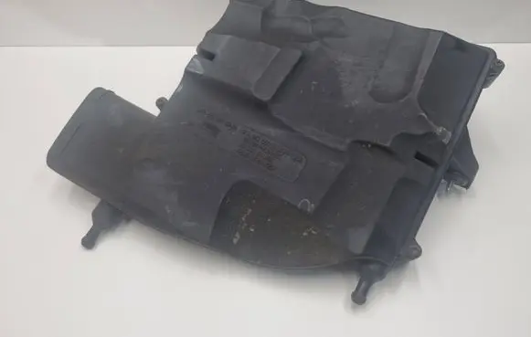 Mercedes-Benz E W211 Air filter box A6420940304