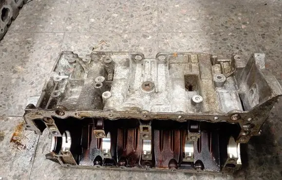Peugeot 206+ Engine block 
