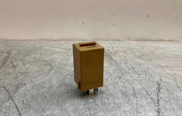 BMW 6 E63 E64 Window wiper relay 8384505