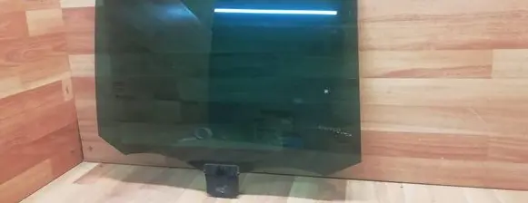 Rear door window glass