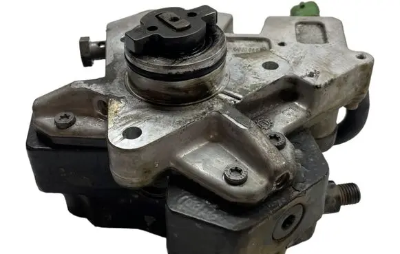 Volvo XC90 Fuel injection high pressure pump 31303475 200668 0445010111
