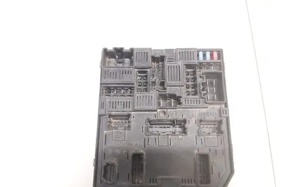 Nissan Qashqai Comfort/convenience module 284b75na1a 5ch811f11