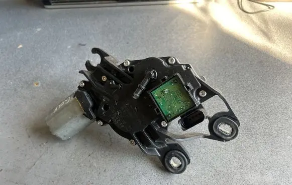 Volkswagen Golf Plus Rear window wiper motor 0390201809 5M0955711 050219