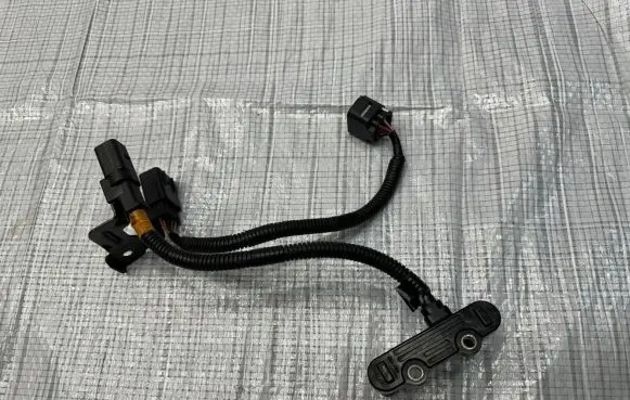 Renault Megane E-Tech Crankshaft position sensor 9024160008