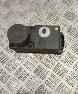 Volkswagen Golf III Central locking vacuum pump 1H0962257E
