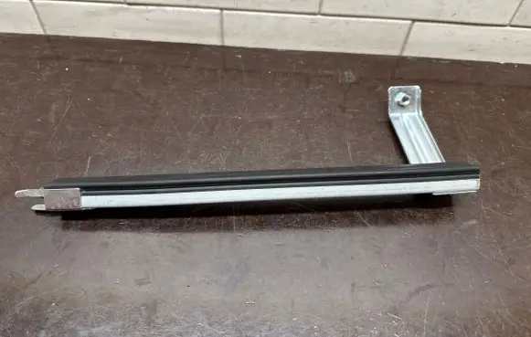 Renault Koleos II Front door windshield rail 