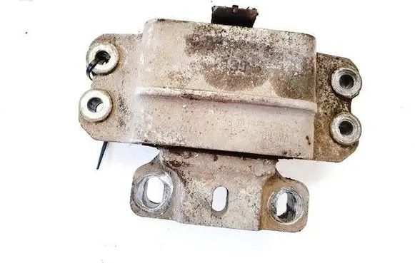 Volkswagen PASSAT B6 Engine mount bracket 3C0199555