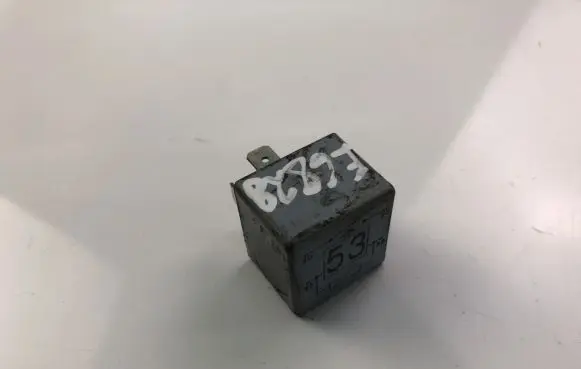Volkswagen PASSAT B6 Other relay 141951253B