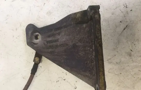 BMW 6 E63 E64 Engine mounting bracket 6761114