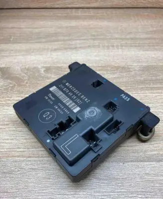Mercedes-Benz E W211 Door control unit/module 2118704026