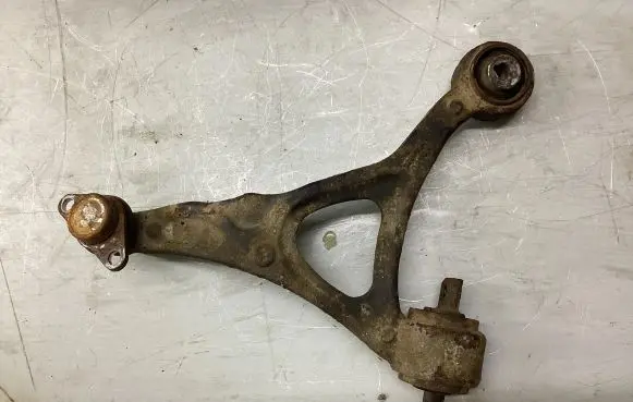Volvo XC90 Front lower control arm/wishbone