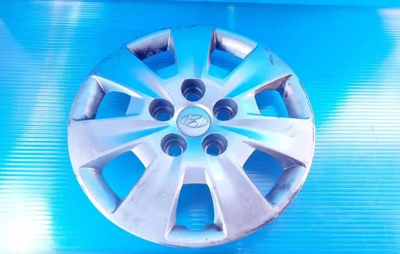 Hyundai i30 R15 wheel hub/cap/trim 529602L000