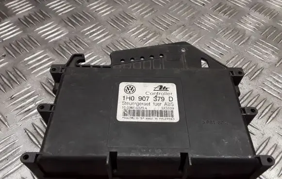 Volkswagen Golf III ABS control unit/module 1H0907379D 10094103204 3A0907367B