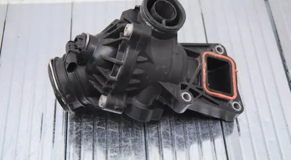 Mercedes-Benz C W205 EGR thermostat A2762000315