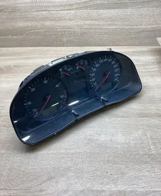 Volkswagen PASSAT B5 Speedometer (instrument cluster) 3B0920822A