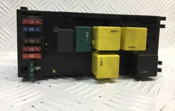 Mercedes-Benz E W210 Fuse module 0225455332