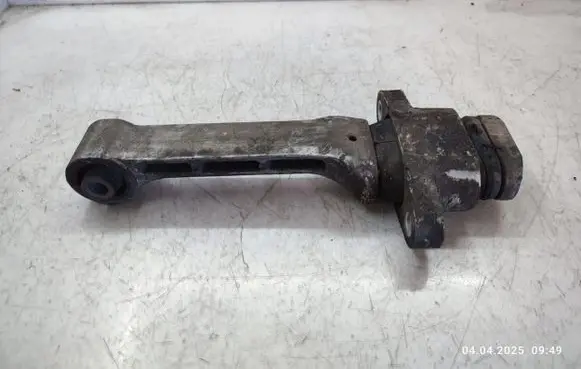KIA Sorento Engine mount bracket