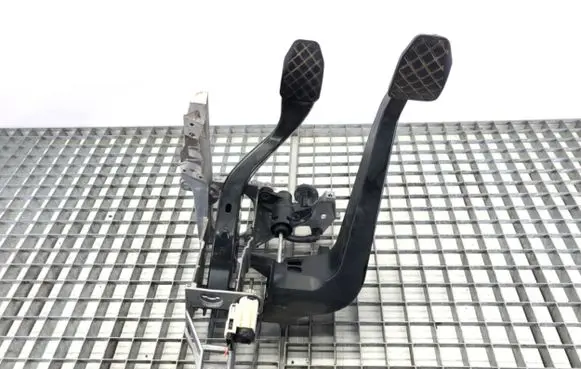 Audi A4 S4 B7 8E 8H Pedal assembly 8E1721117A