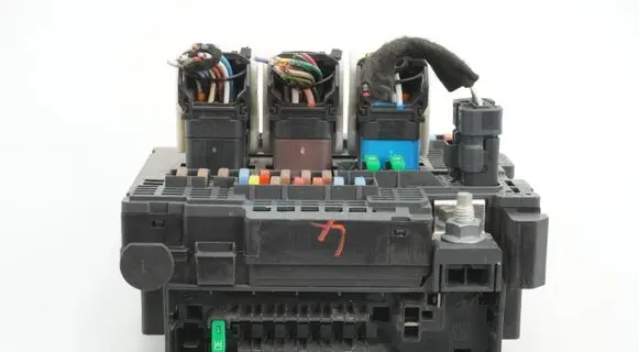 Peugeot Expert BSM Control unit 9811995580
