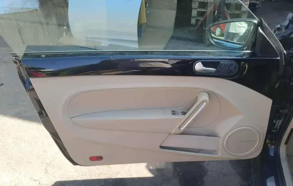 Volkswagen Beetle A5 Front door card panel trim