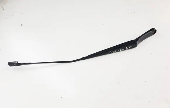 Front wiper blade arm