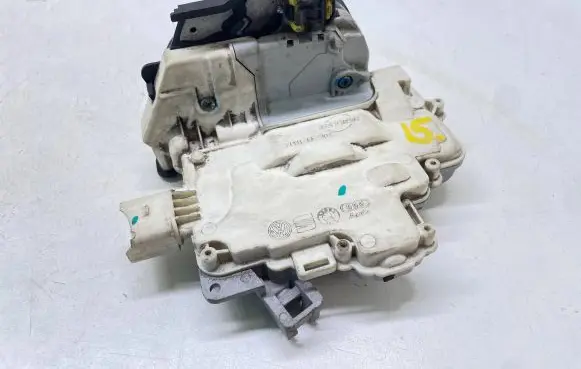 Audi A6 S6 C6 4F Front door lock