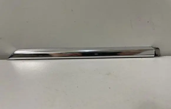 BMW 6 G32 Gran Turismo Front door glass trim molding 7404707