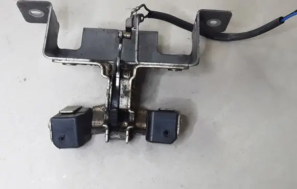 Opel Frontera B Tailgate window lock/catch/latch 