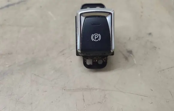 Nissan Qashqai Hand parking brake switch