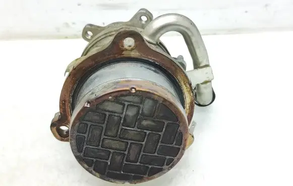 Renault Trafic III (X82) EGR valve cooler 147358452R B20950274