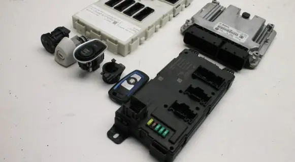 BMW 4 F32 F33 Engine ECU kit and lock set 0281031285 8582155